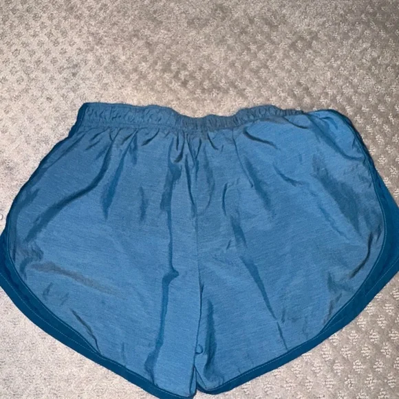 NWOT Women’s Nike Tempo Shorts - Picture 7 of 8